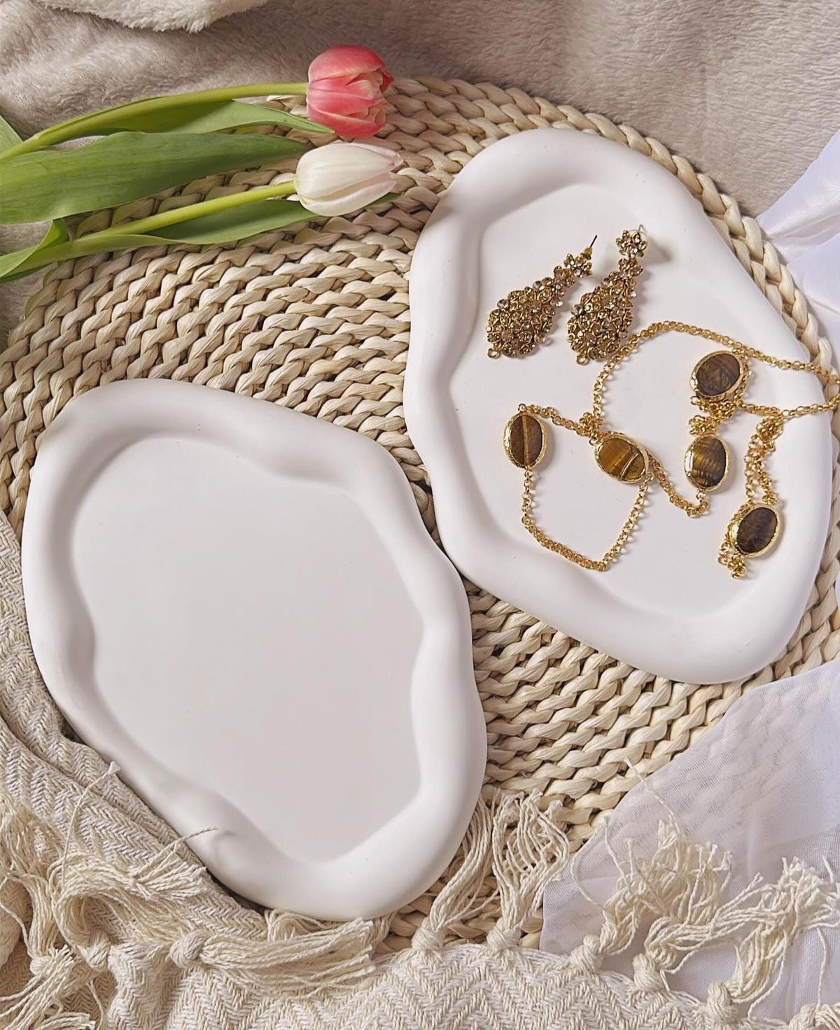 Oval Cloud Tray